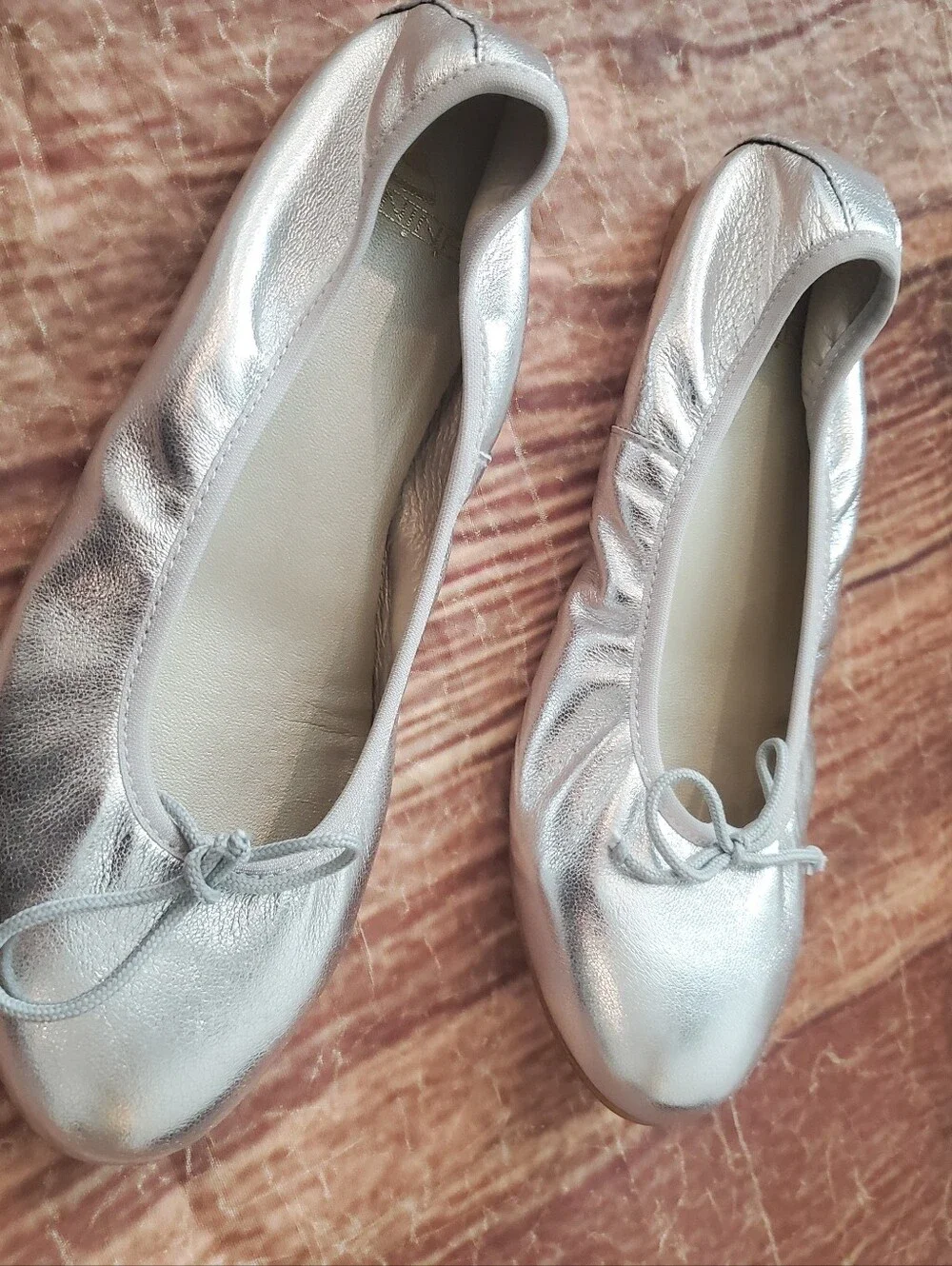 Menina Step Silver Metallic Leather Ballet Flats sz 38 NIB